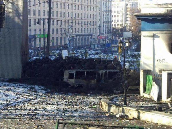 Силовики на Грушевського: важка техніка, свої «стіна координат» та кіноекран. ФОТО 