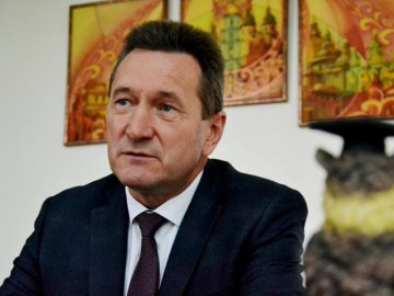 Земля, автівка і 5 тисяч доларів «під подушкою»: чим багатий ректор ВНУ імені Лесі Українки 