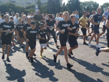 «Біжу за «Азовсталь»: у Луцьку майже чотири сотні людей взяли участь в акції 