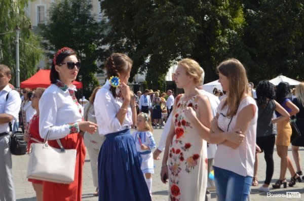 Лучани продовжують святкувати День Незалежності України. ФОТОРЕПОРТАЖ