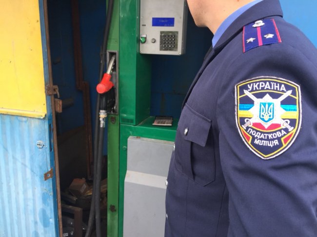 У селищі на Волині викрили підпільну заправку. ФОТО