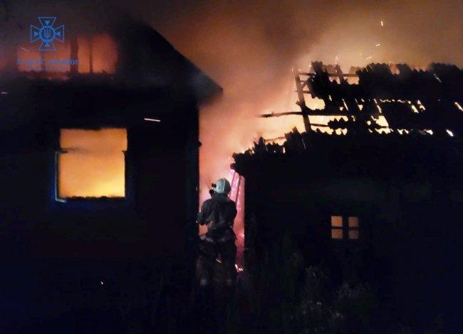 На Волині горіли два житлові будинки: загинули двоє людей