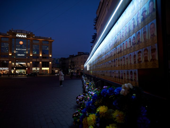 Перенесення фотостенда Героїв у Луцьку: що про це думають люди