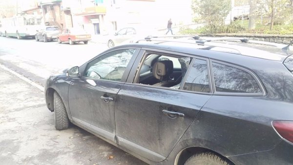 У центрі Луцька серед білого дня обікрали авто