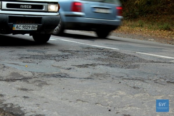 Жахливі дороги Волині не пройшли випробування іграшкою. ФОТО
