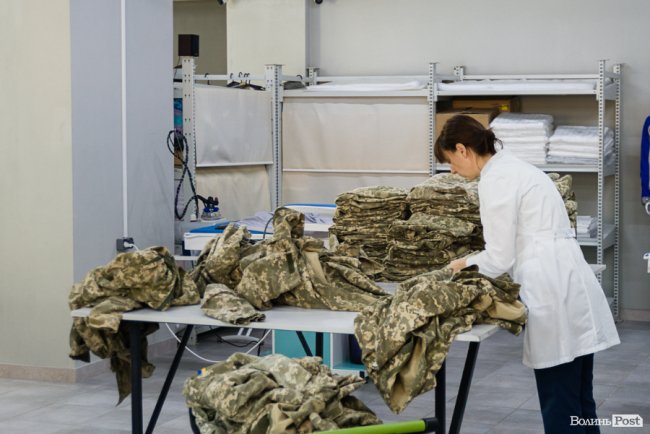 Чому брудну куртку, пальто чи пуховик варто віддати до екопральні і як це зробити у Луцьку*