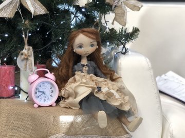 «Вироби вже поїхали у різні країни»: луцька лялькарка розповіла, як виготовляє креативні іграшки. ВІДЕО