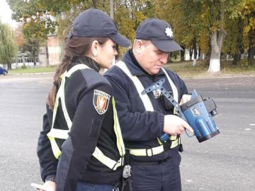 За годину волинські патрульні з радарами зупинили 10 водіїв, які перевищували швидкість. ФОТО