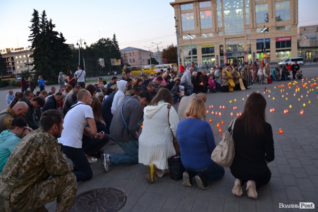 «Небо бачить, що їх пам'ятають». У Луцьку вшанували загиблих в Іловайському котлі