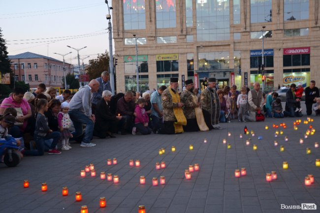 «Небо бачить, що їх пам'ятають». У Луцьку вшанували загиблих в Іловайському котлі