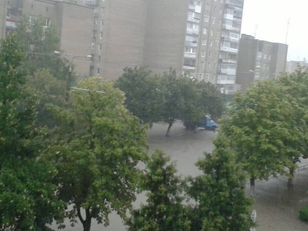 проспект Відродження поблизу міської лікарні