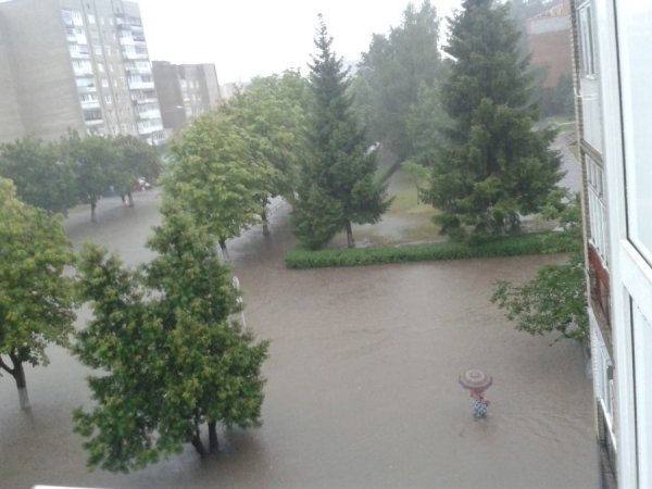 проспект Відродження поблизу міської лікарні