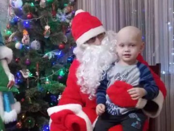 «Загадували бажання наступний рік зустріти разом», – мама померлого від раку волинянина Роми Гальчика