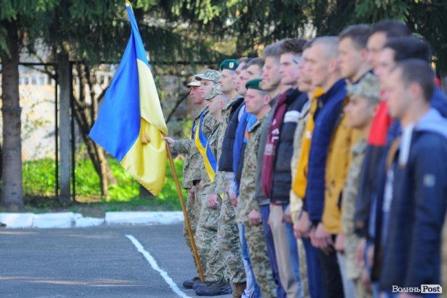 До армії урочисто відправили майже сотню юнаків з Волині. ФОТО