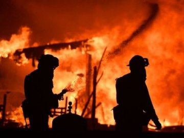 На Волині горів будинок: власника госпіталізували