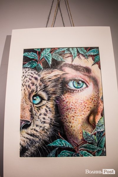 Точність ліній та глибина поглядів: у луцькому «Промені» презентували виставку Вікторії Марценюк