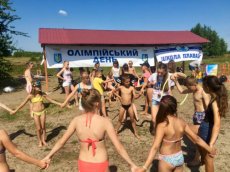 «Олімпійські» змагання та майстер-класи з плавання: як у волинських таборах відпочиває дітвора. ФОТО