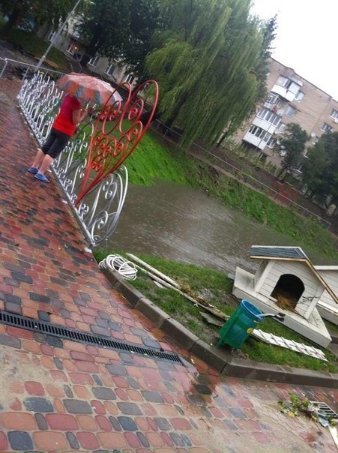 Ще раз про потоп: соцмережі діляться світлинами