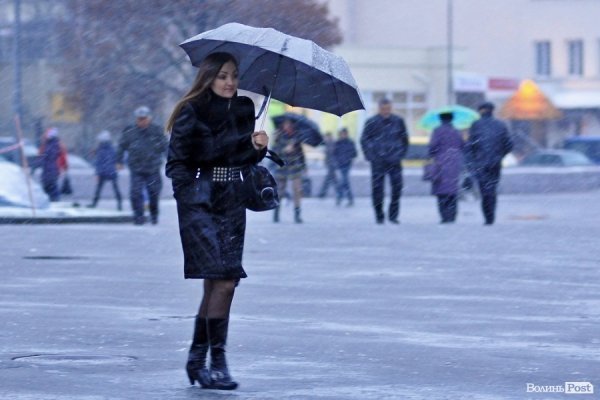 Перший сніг у Луцьку: холодно, вітряно, мокро. ФОТО. ВІДЕО