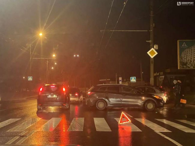 У Луцьку зіткнулися два легковики. ФОТО, ВІДЕО