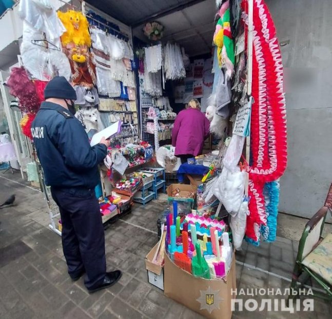 У Луцьку провели рейди, під час яких вилучили незаконну піротехніку. ФОТО