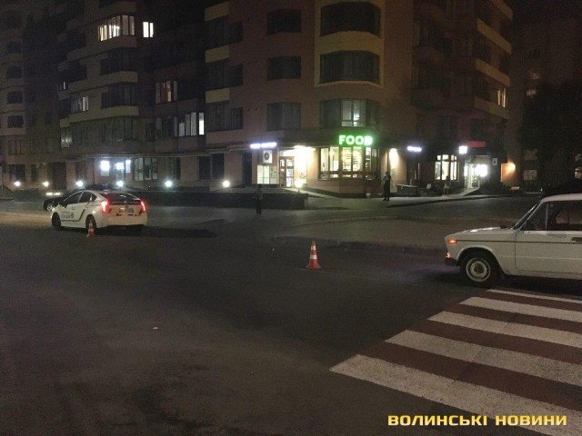 На «зебрі» в Луцьку авто збило двох дівчат