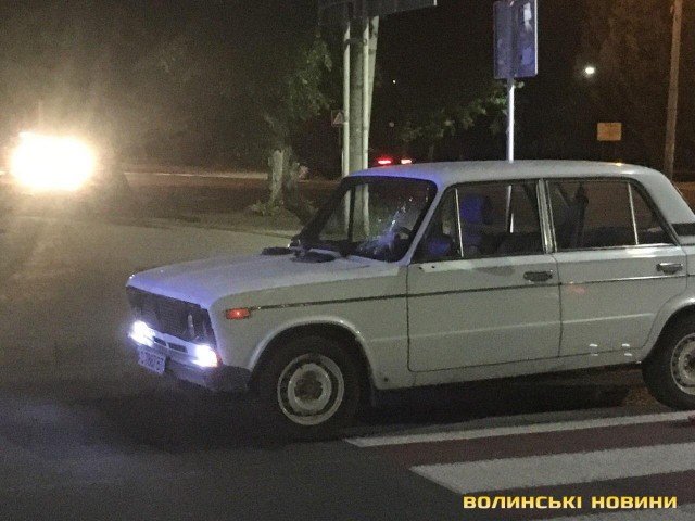 На «зебрі» в Луцьку авто збило двох дівчат