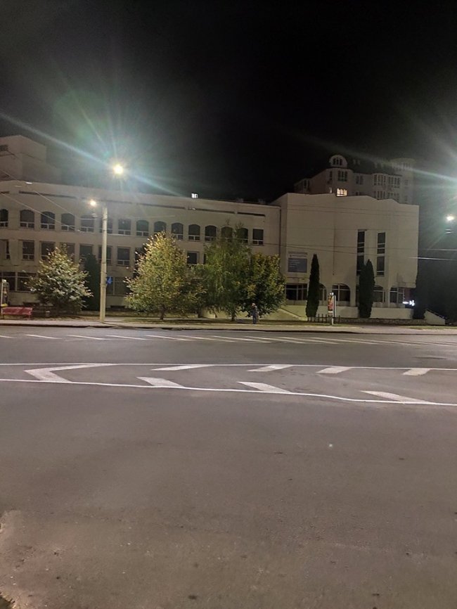 У Луцьку на вулиці Рівненській встановлюють сучасне LED-освітлення