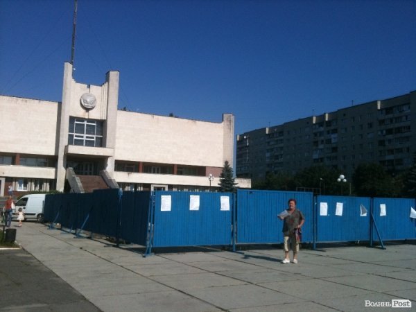 Лучанам нагадали, кому «дякувати» за пам’ятник Бандері біля РАГСу. ФОТО