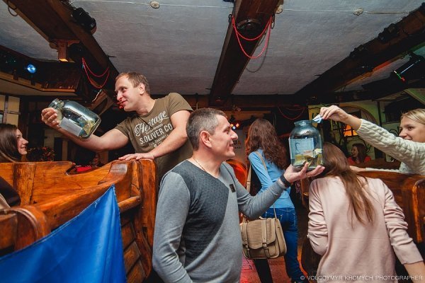 Як у Луцьку під час «Вечірки.UA» відбувалися «вибори». ФОТО