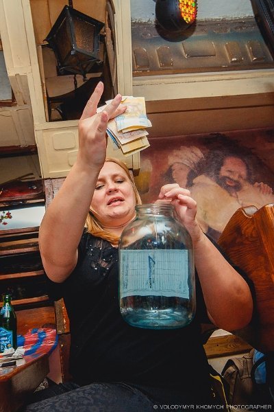 Як у Луцьку під час «Вечірки.UA» відбувалися «вибори». ФОТО