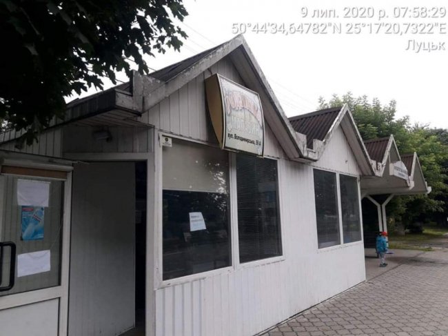 В одному з магазинів Луцька продавали алкоголь у заборонений час. ФОТО