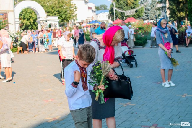 Різнобарв’я квітів та запашний мед: як у Луцьку святять «маковійчики». ФОТО