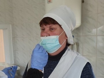 На Волині у понад 50 працівників їдалень освітніх закладів виявили стафілокок