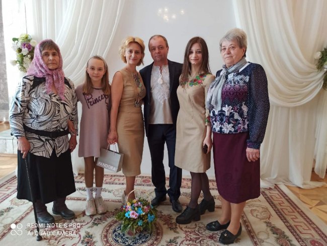 У Луцьку подружжя, яке відсвяткувало срібний ювілей, знову стало на весільний рушник. ФОТО