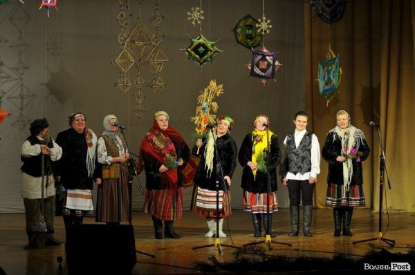 Фото з фестивалю вертепів у Луцьку