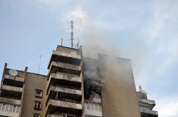 Як горіла 16-поверхівка в центрі Луцька. ФОТО. ВІДЕО