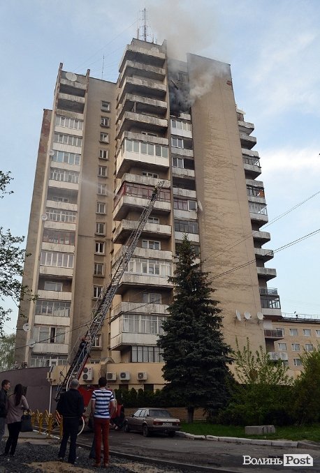 Як горіла 16-поверхівка в центрі Луцька. ФОТО. ВІДЕО