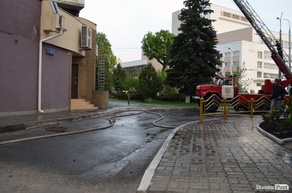 Як горіла 16-поверхівка в центрі Луцька. ФОТО. ВІДЕО