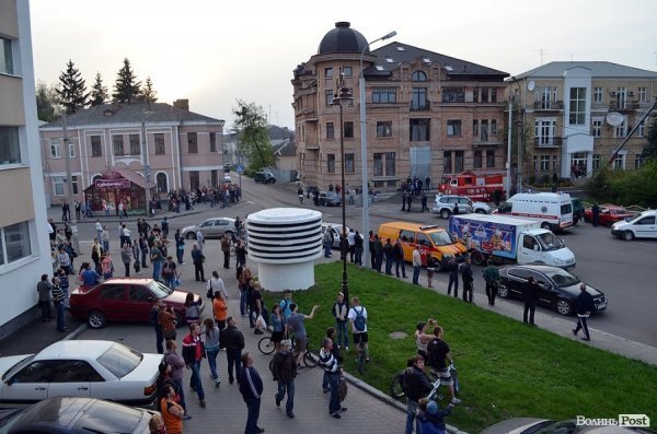 Як горіла 16-поверхівка в центрі Луцька. ФОТО. ВІДЕО