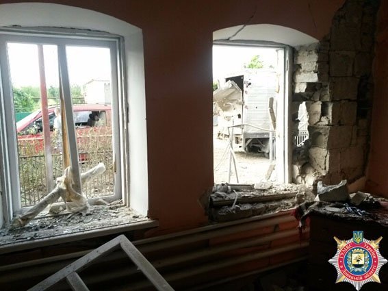 Наслідки обстрілів околиць Маріуполя. ФОТО