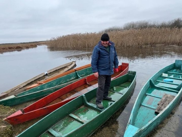 Майстер з Волині 40 років виготовляє човни. ВІДЕО