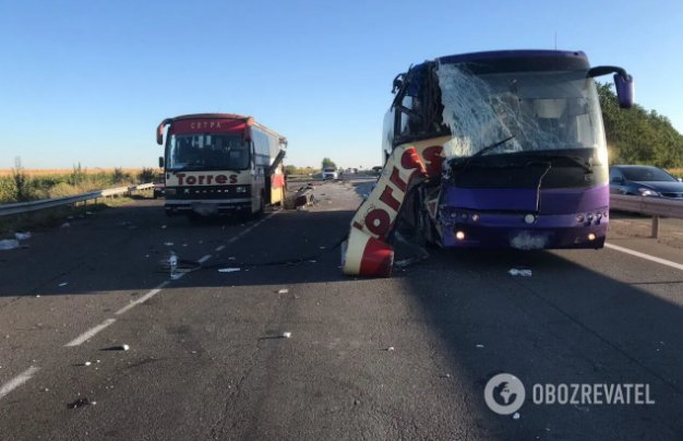 На Кіровоградщині зіткнулися рейсові автобуси: є загиблі і багато травмованих. ФОТО