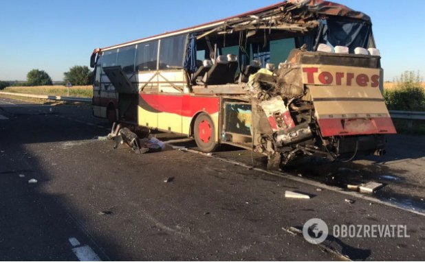 На Кіровоградщині зіткнулися рейсові автобуси: є загиблі і багато травмованих. ФОТО
