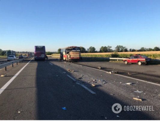 На Кіровоградщині зіткнулися рейсові автобуси: є загиблі і багато травмованих. ФОТО