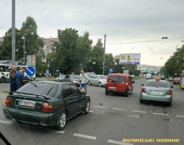 У Луцьку сталася аварія за участі двох іномарок. ФОТО