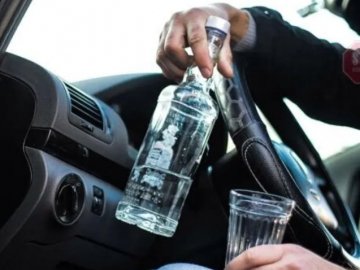 У Луцьку п'яний водій, в якого раніше забрали «права», втікав від поліцейських