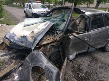У Луцьку автомобіль влетів у паркан: деталі аварії