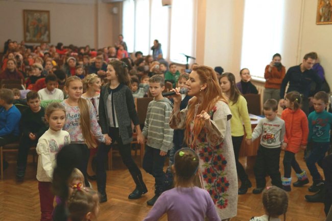 «АТБ» виступив у ролі Святого Миколая для тисяч українських дітей