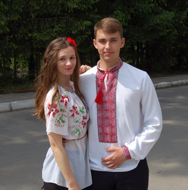 Волинські студенти організували «вишиваний» флешмоб. ФОТО